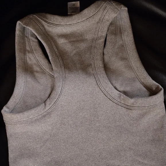 Brand New Ribbed Seamless Tank - Picture 4 of 7